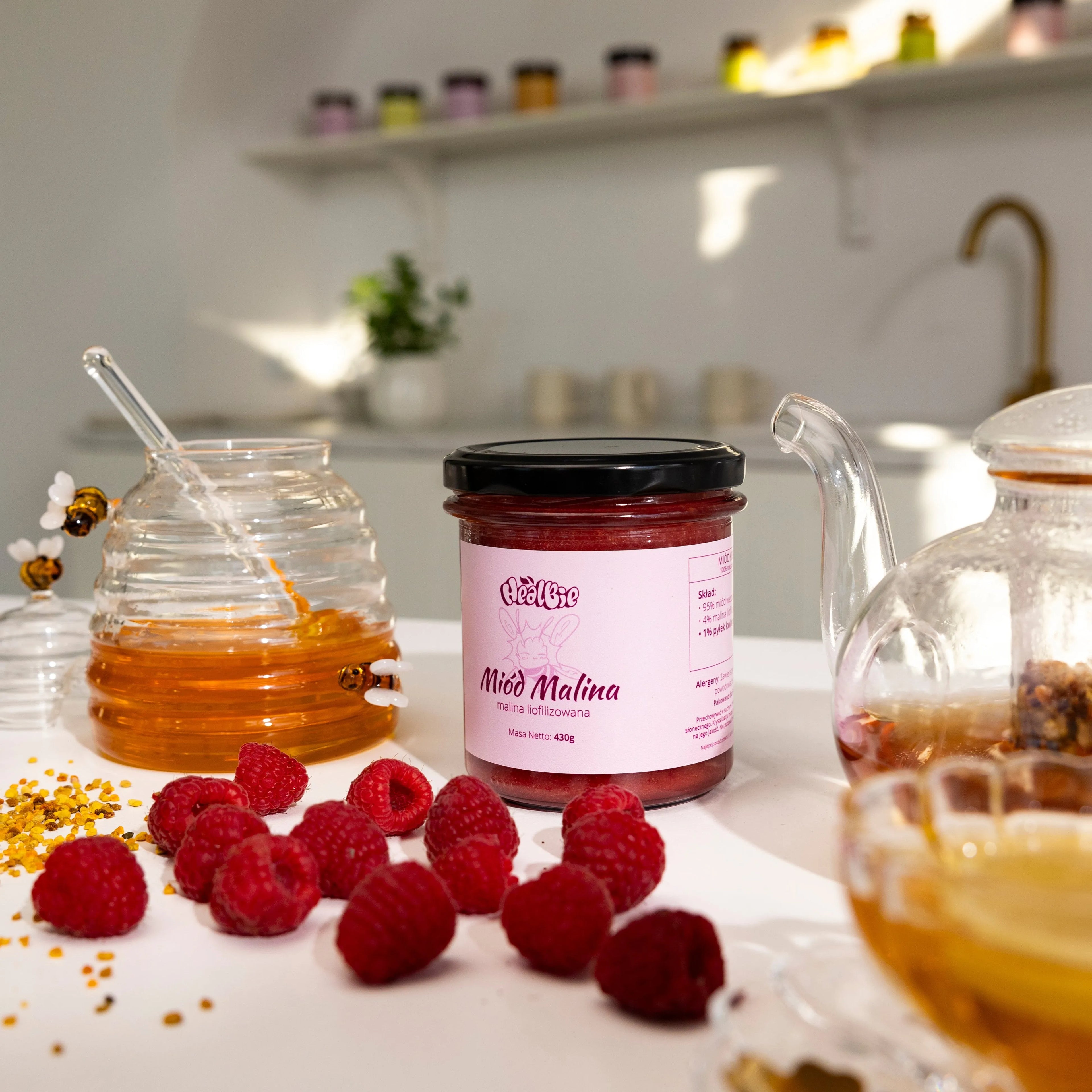 miód kremowany wielokwiatowy z maliną liofilizowaną w słoiku