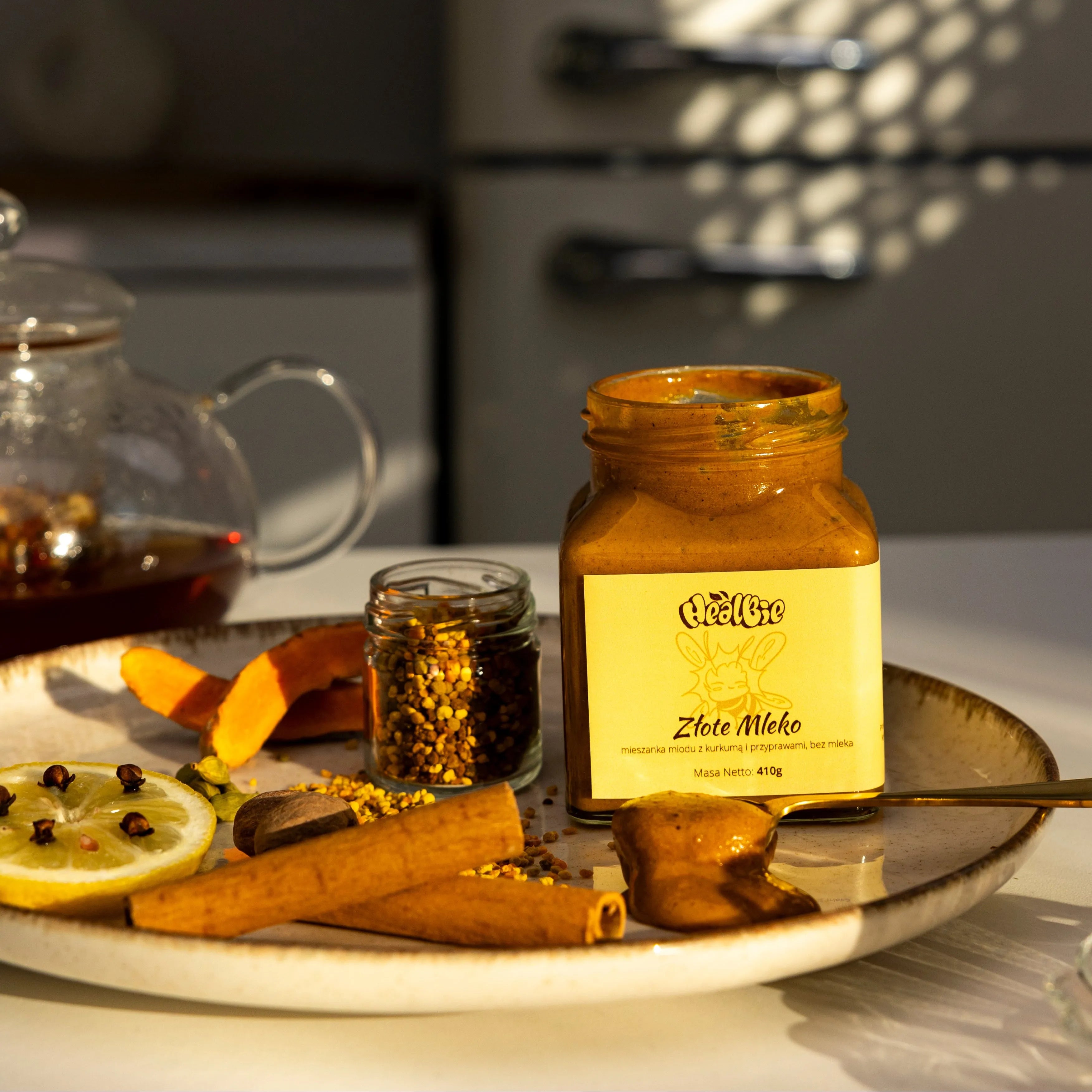 miód kremowany wielokwiatowy z kurkumą i przyprawami korzennymi
