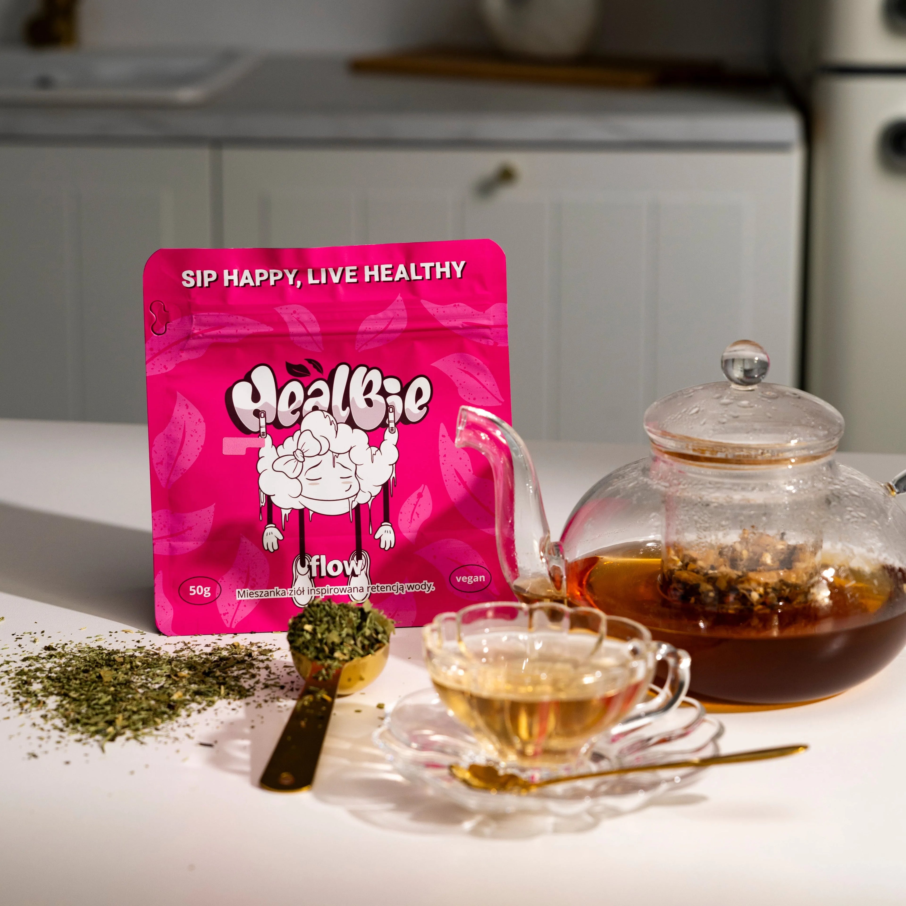 ziołowa herbata sypana z pokrzywą, skrzypem i owocami, mieszanka ziół