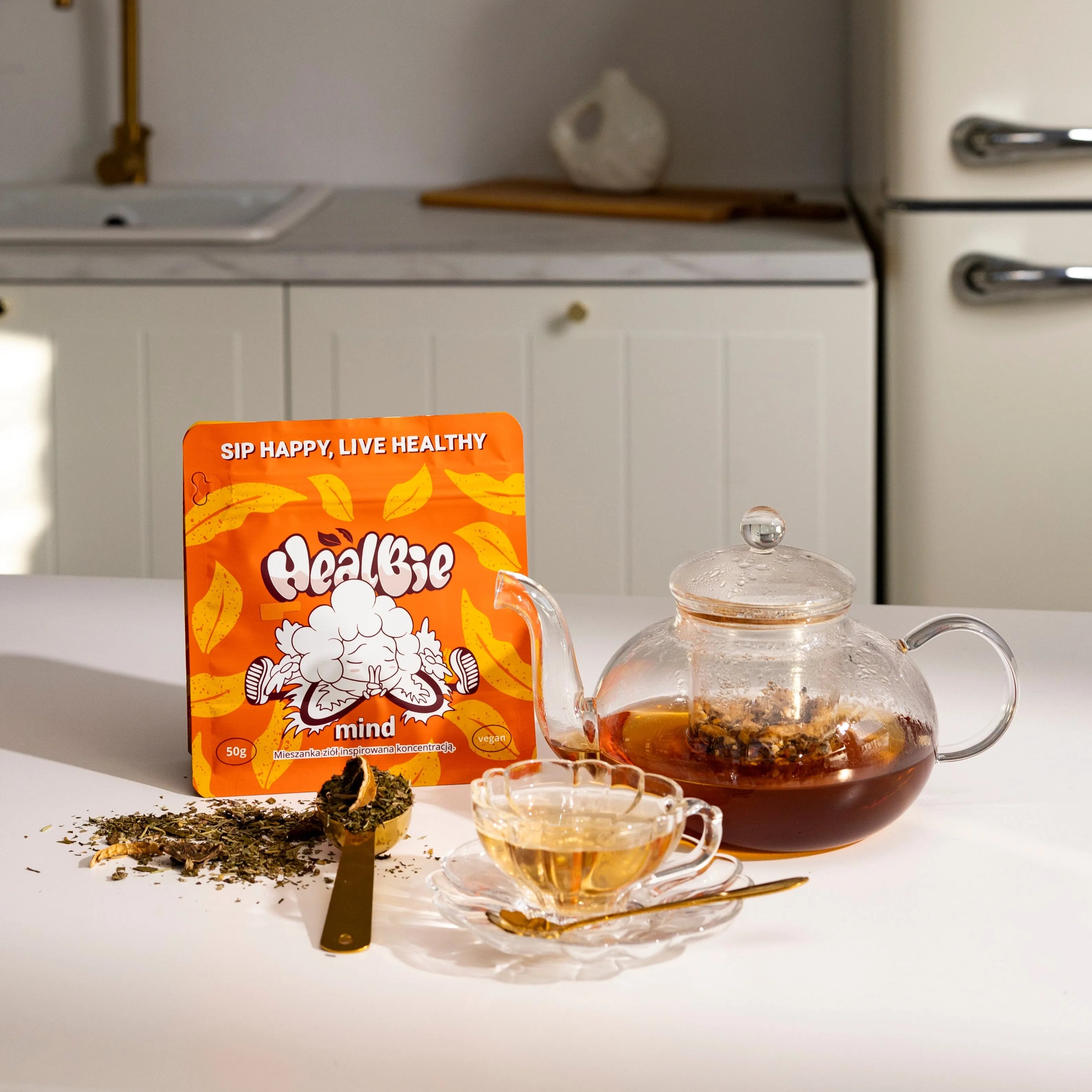 ziołowa herbata sypana z miętą, rozmarynem i liściem ginkgo, mieszanka ziół