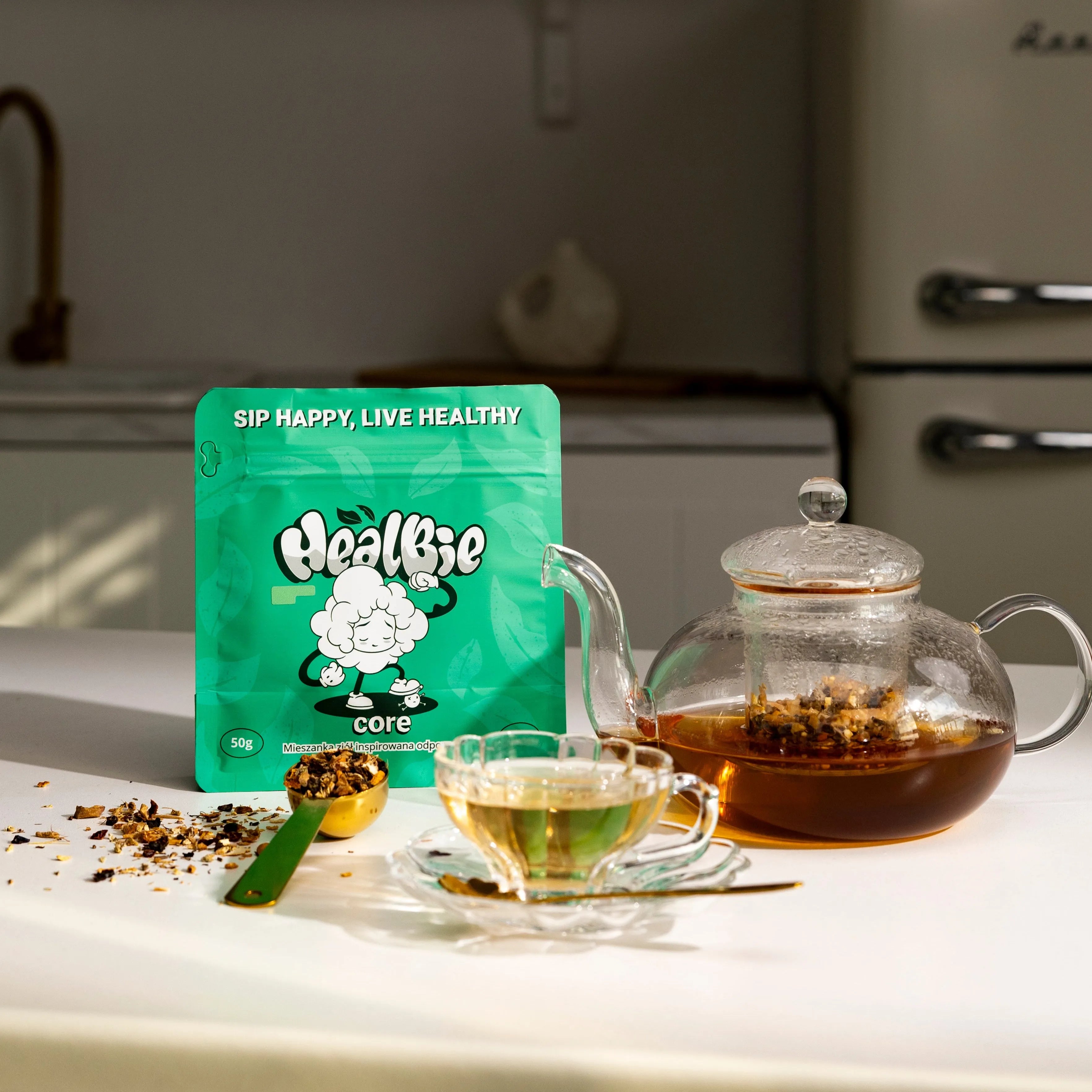 ziołowa herbata sypana z echinaceą, imbirem i owocami, mieszanka ziół i owoców 